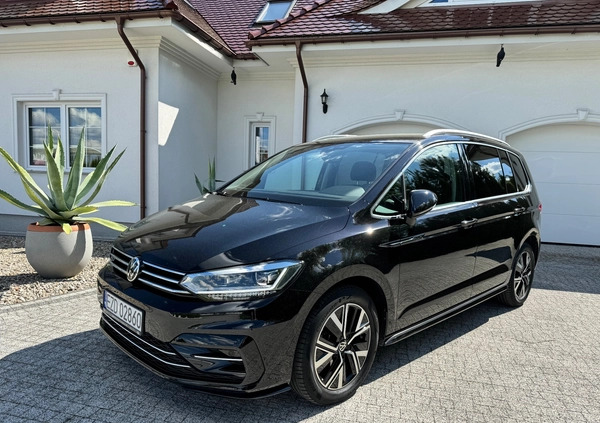 samochody osobowe Volkswagen Touran cena 119000 przebieg: 48688, rok produkcji 2020 z Szadek